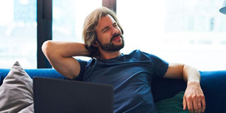 Man experiencing back pain needs to get chiropractic care